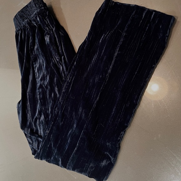 Velvet Suit- Wayf - Picture 6 of 6